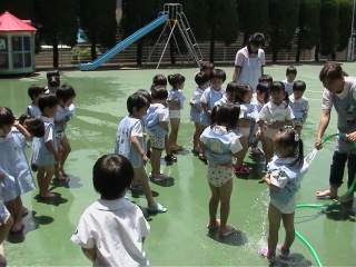 水遊び　はだか お水遊び