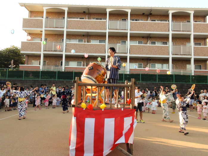 お爺ちゃんお婆ちゃんのその上のお爺ちゃんお婆ちゃん 来年も一緒に踊りましょうね 年中少 夕涼み会 お爺ちゃんお婆ちゃんのその上のお爺ちゃんお婆ちゃん 来年も一緒に踊りましょうね 年中少 夕涼み会